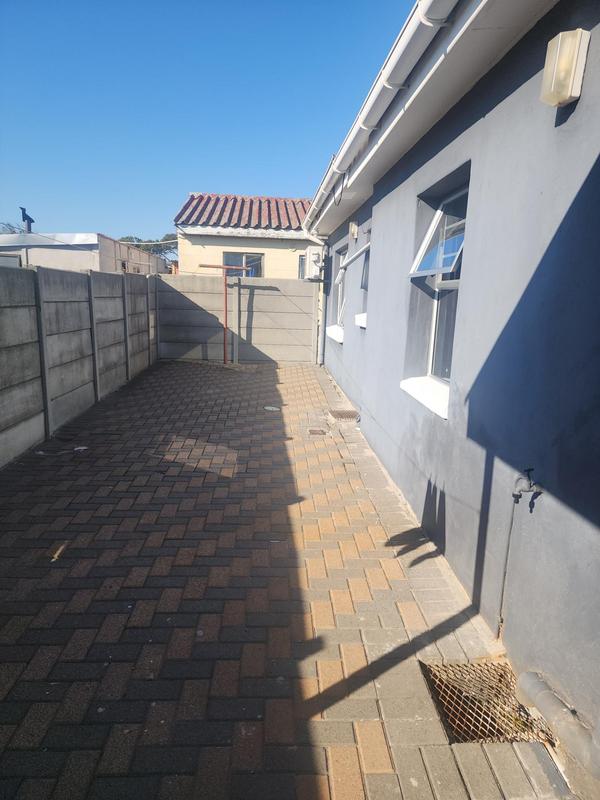 4 Bedroom Property for Sale in Pelikan Park Western Cape